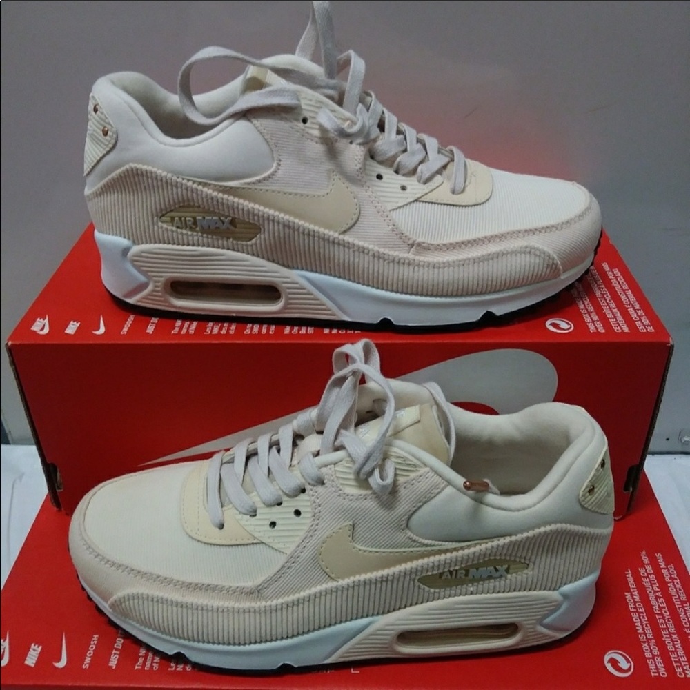Women’s Size 7 Nike Air Max